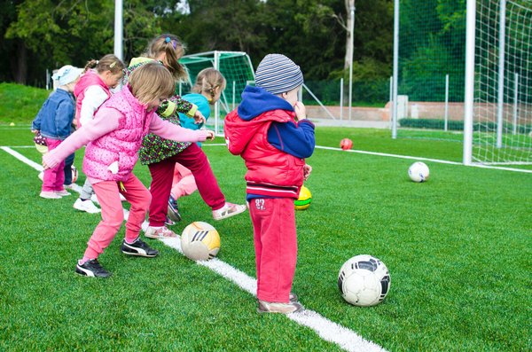 Pourquoi choisir un camping à Banne avec club pour enfants en août ?
