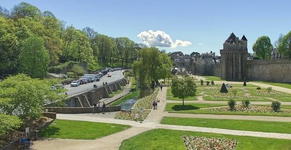 Comment choisir un camping adapté à votre famille à Vannes ?
